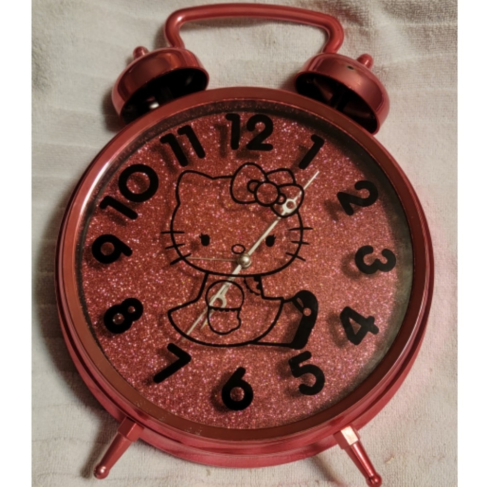 Hello kitty clock
